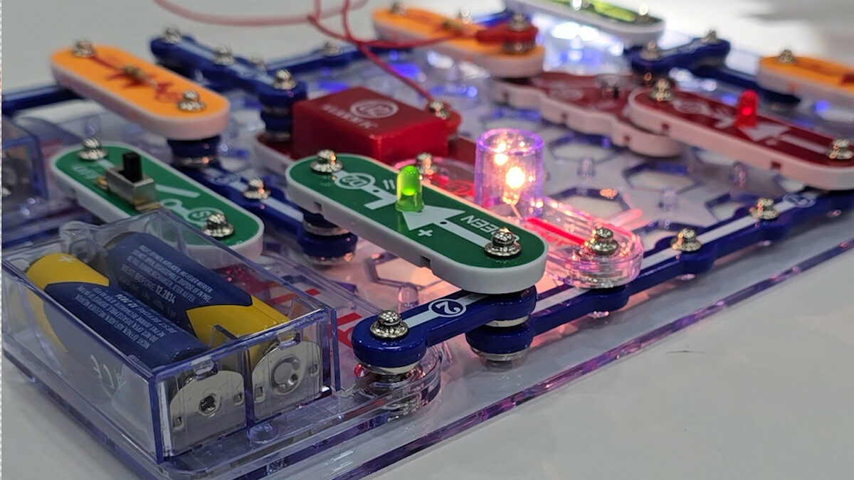 Hétvégi tudomány: Építs okoskütyüt!