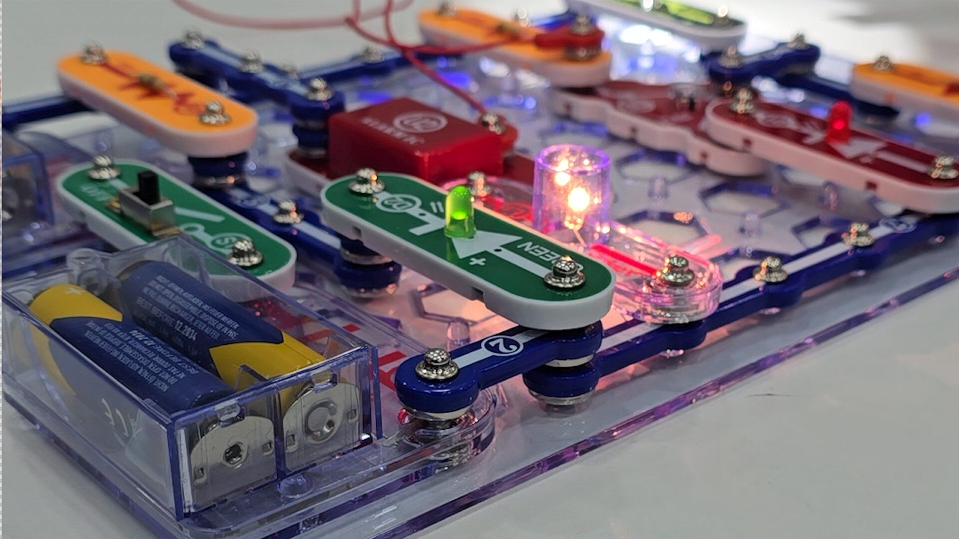 Hétvégi tudomány: Építs okoskütyüt!